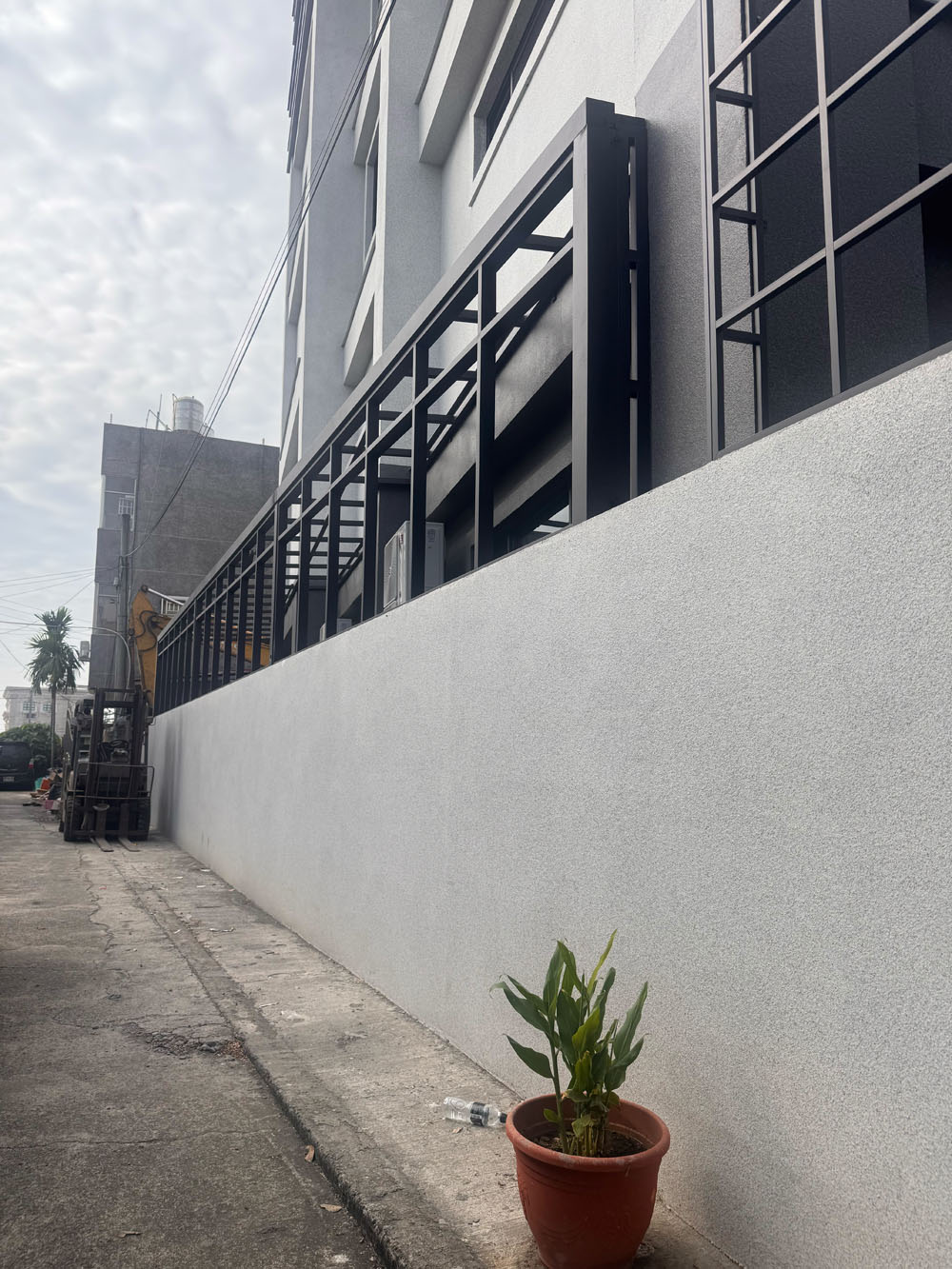 高雄維新不鏽鋼氣密窗與陽台包覆施工照片 02
